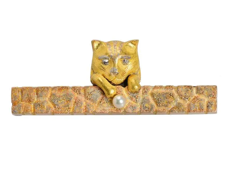 Dated 1884 Cat Motif Brooch in Gold