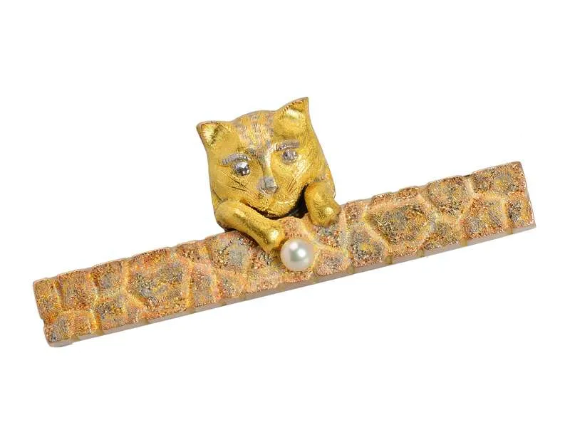 Dated 1884 Cat Motif Brooch in Gold