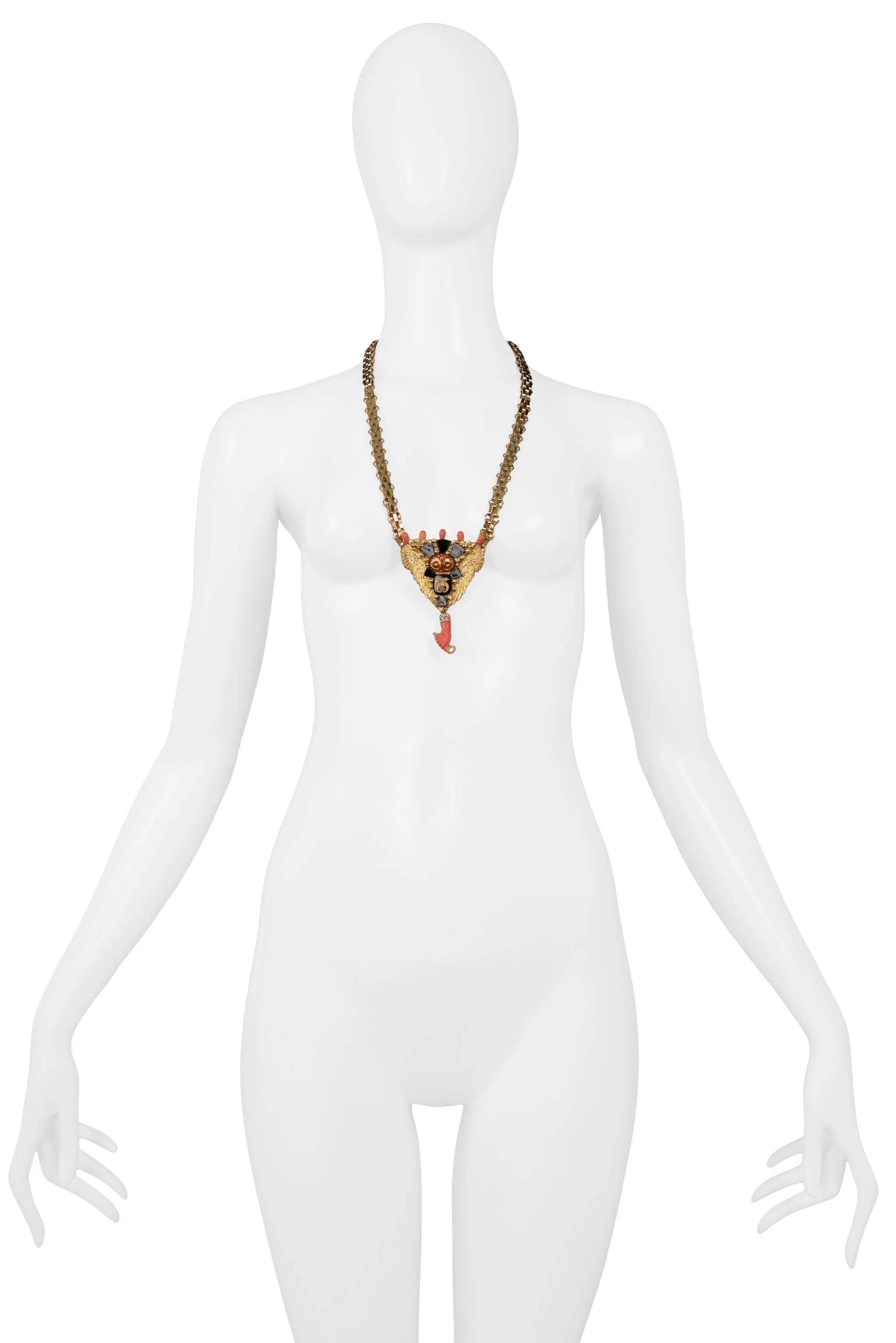 MINADEO NECKLACE WITH CORAL HAND