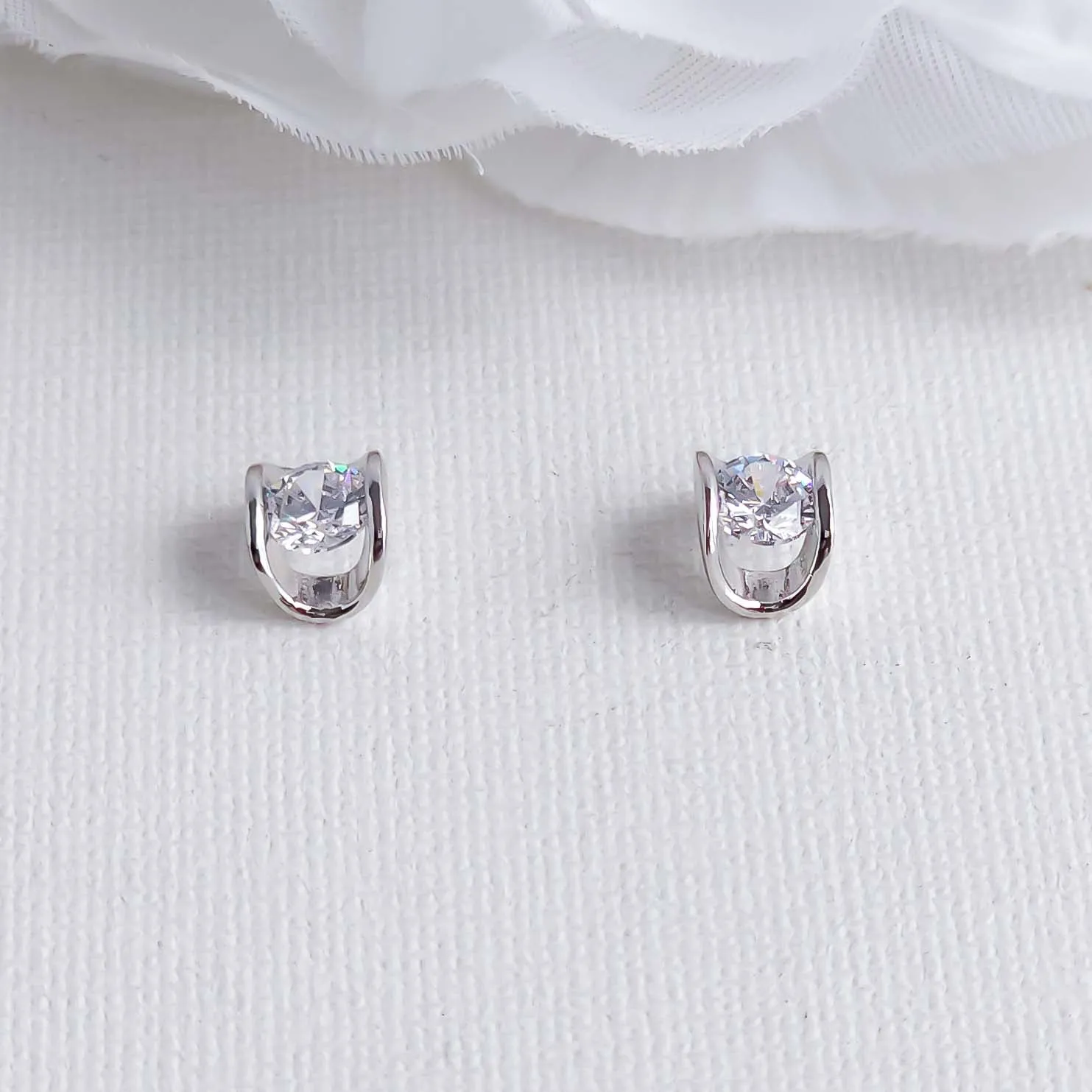 Minimalistic U-Shaped Stud Earrings-Young