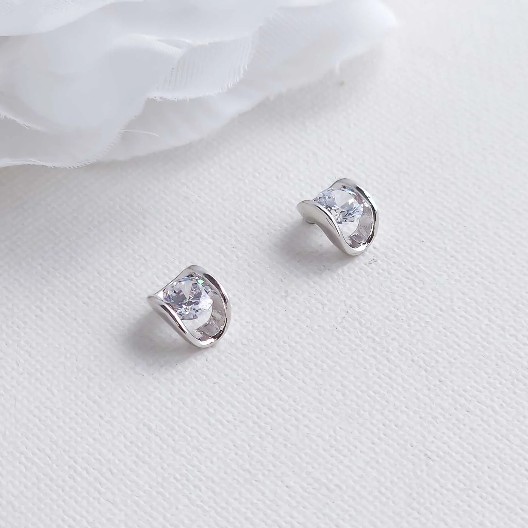 Minimalistic U-Shaped Stud Earrings-Young