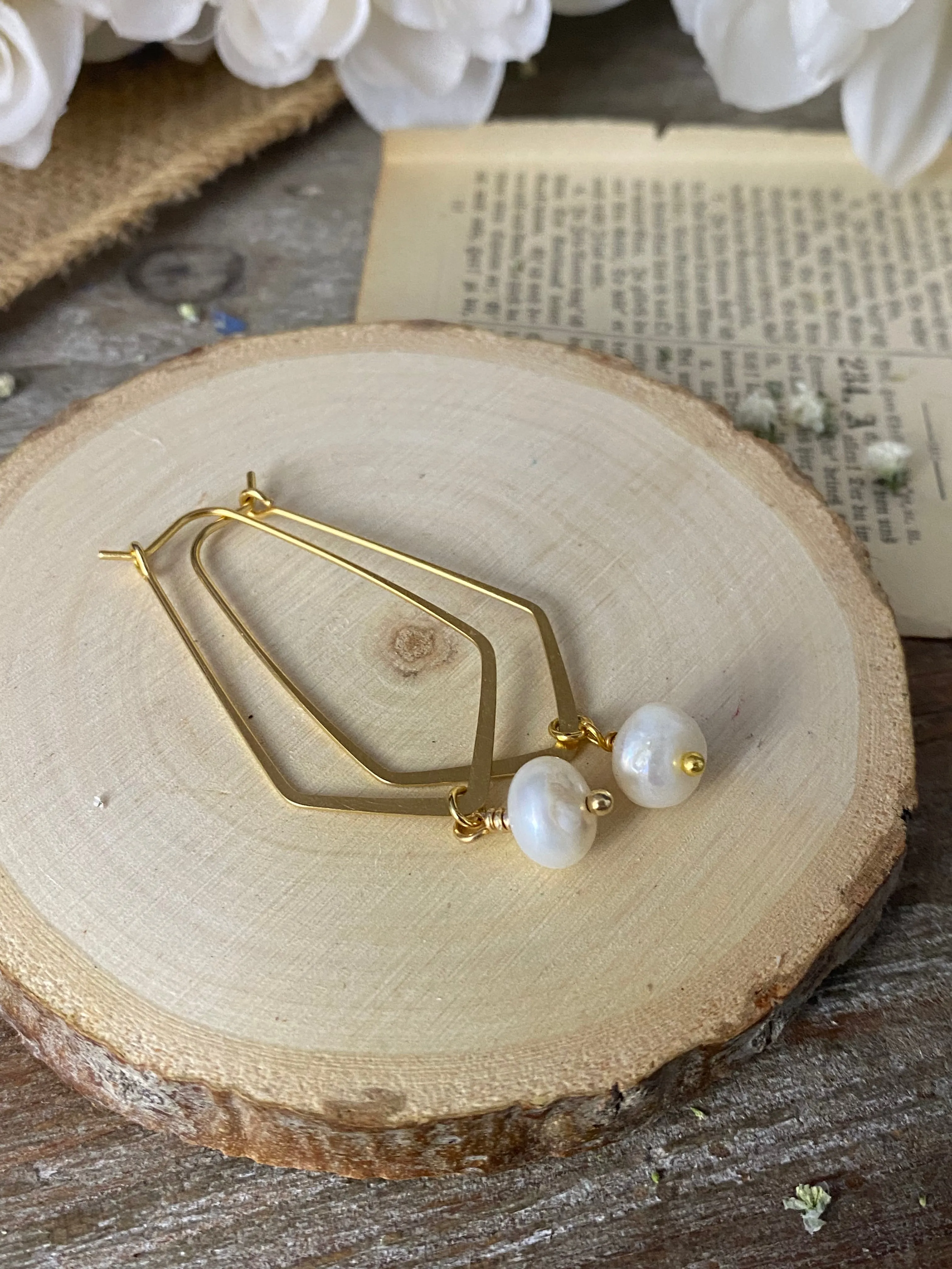 Pearls, 10k gold metal hoop earrings