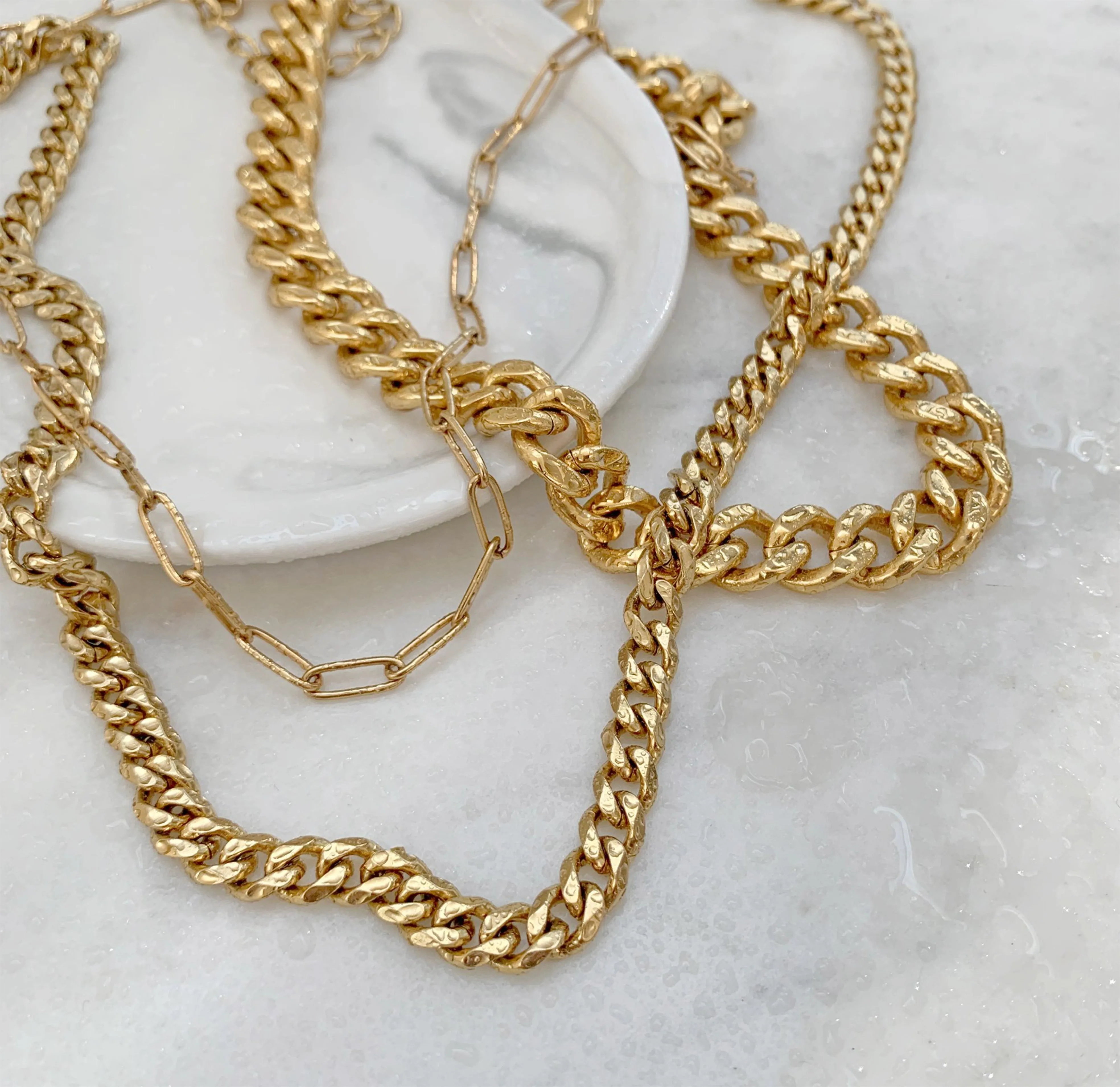 ROSLYN GOLD CURB CHAIN NECKLACE