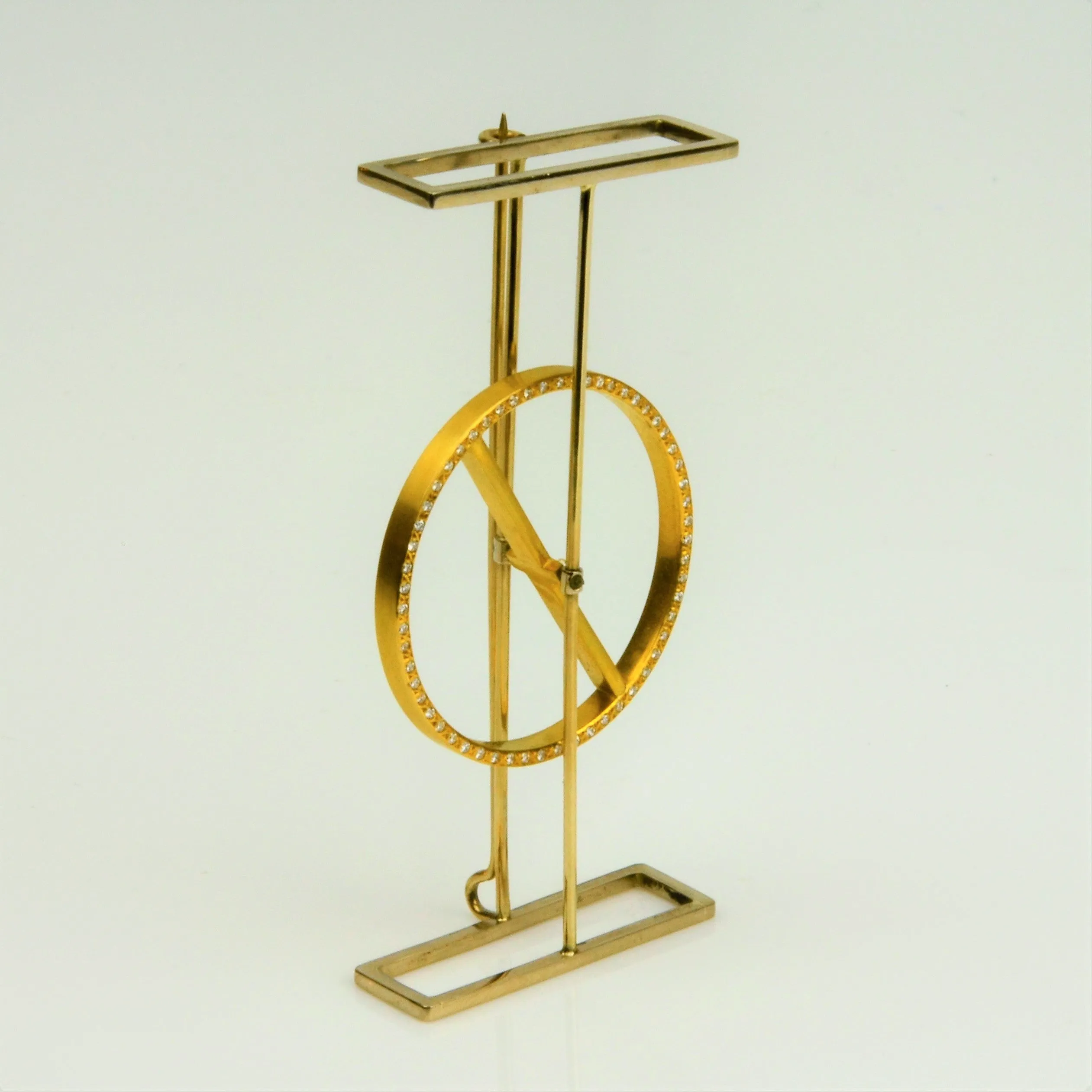 Ruberg, Kamilla – Gold Diamond Kinetic Brooch