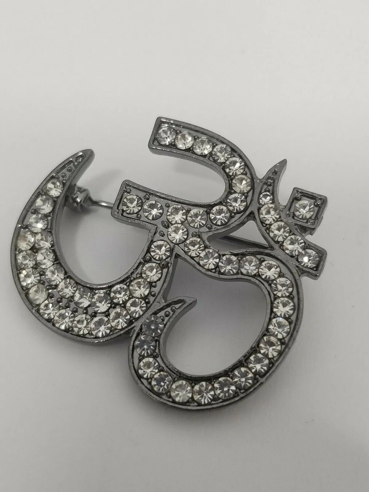 Stunning diamonte antique silver plated om hindu religious brooch broach pin