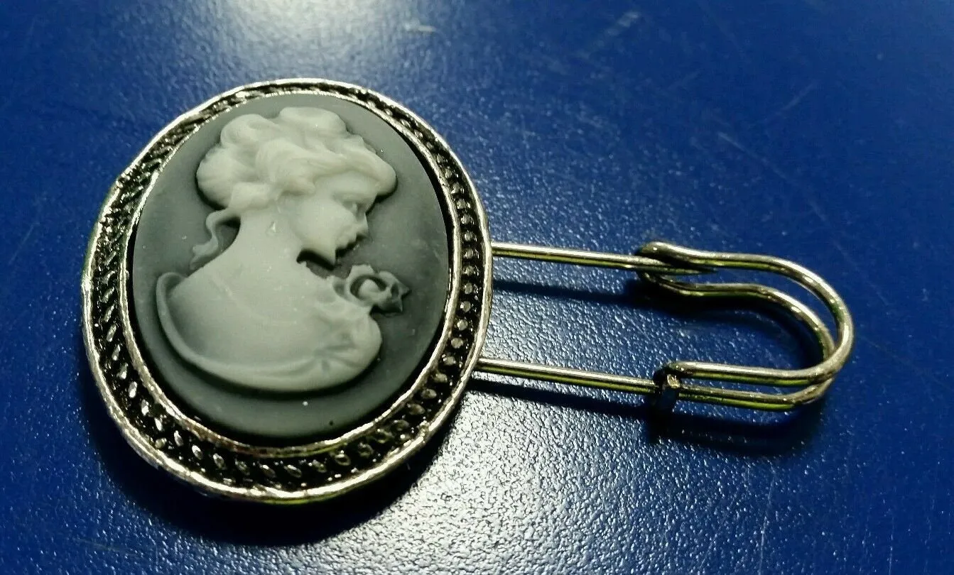 Winter xmas arrival gifts - antique affect vintage lady brooch broach cake pin